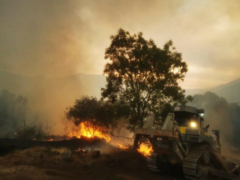 Castilla y León ve una «evolución muy favorable» en el fuego de Ávila