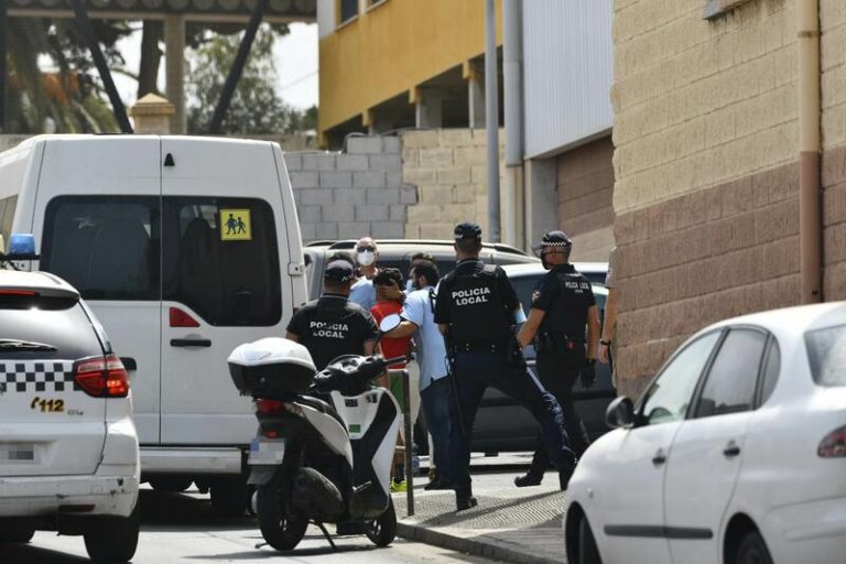 Fernández Marugán recordó a Interior su obligación de escuchar al menor en las devoluciones de Ceuta