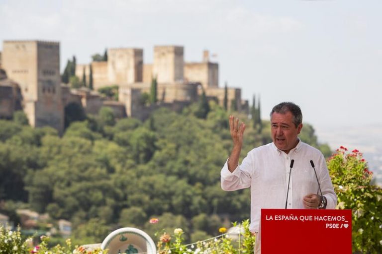 Espadas se compromete a priorizar el desarrollo de la Ley de Memoria Democrática cuando presida la Junta