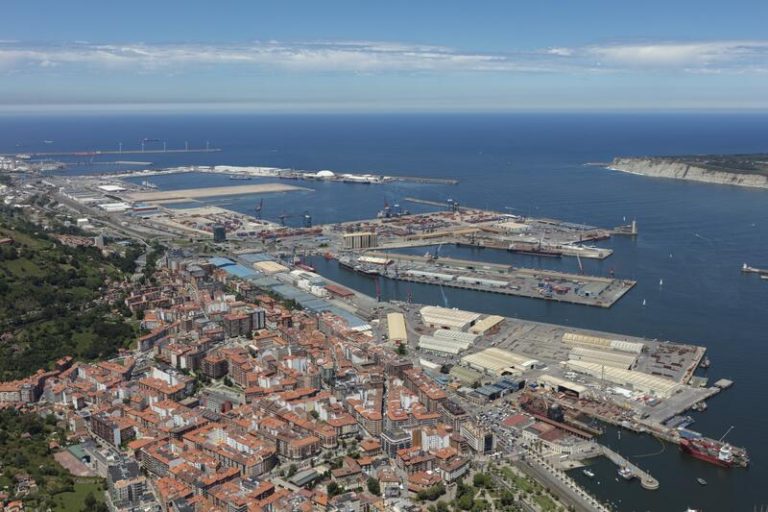 La Guardia Civil refuerza el Puerto de Bilbao para luchar contra el terrorismo y piratería