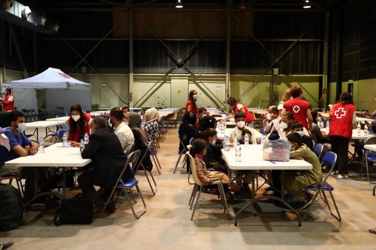 Aterriza en Torrejón un segundo avión de la UE con 38 trabajadores afganos