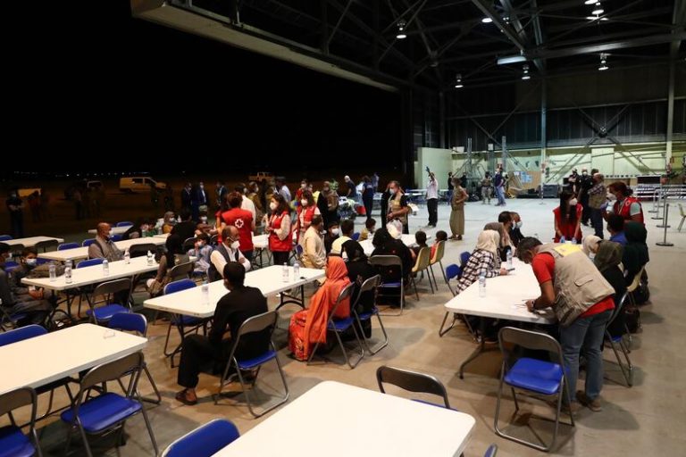 El Servicio de Acción Exterior de la UE elogia las «excelentes instalaciones» para los afganos en Torrejón