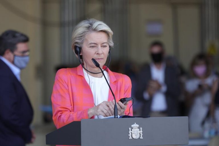 Von der Leyen confirma «contactos» con los talibán para las evacuaciones