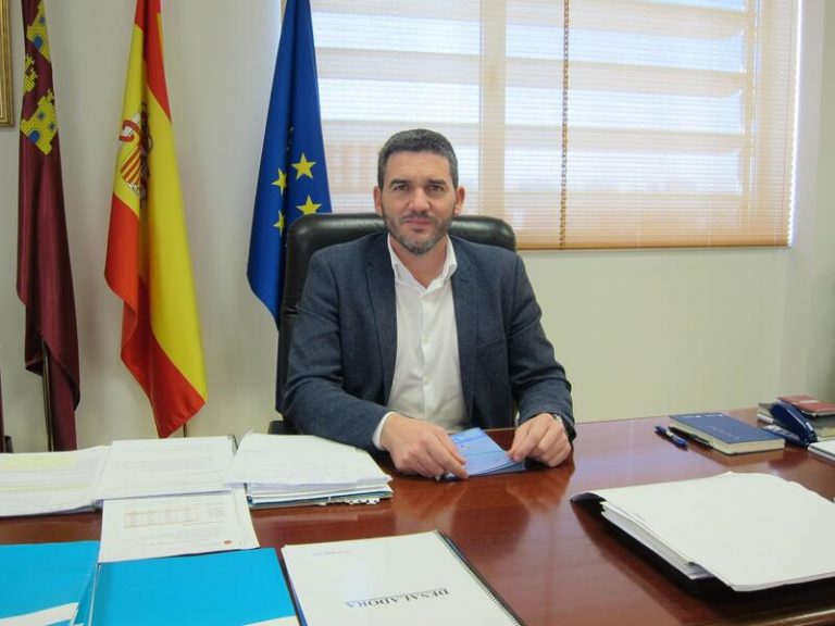 Murcia acusa a Ribera de «criminalizar» a la Comunidad y le reprocha su falta de interés por el estado del Mar Menor