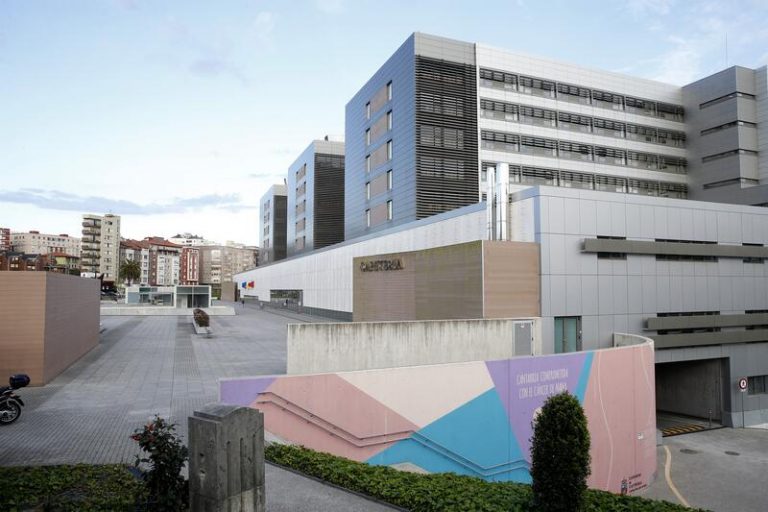 Cantabria reduce los nuevos casos y la incidencia mientras crecen hospitalizados y UCIs