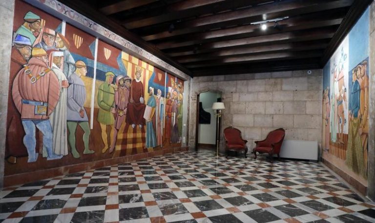 Recuperan la imagen original de los murales cubistas de José Vento