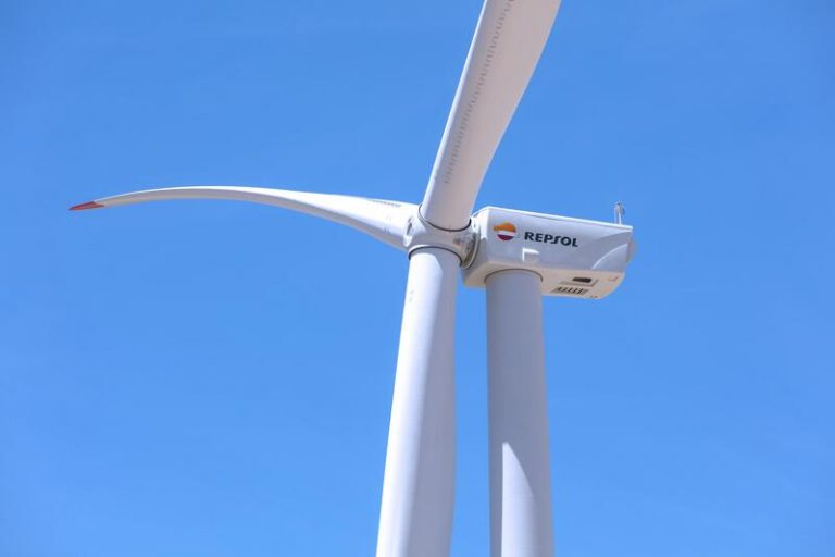 Repsol permite elegir el proyecto eólico o solar del que procede su consumo de energía