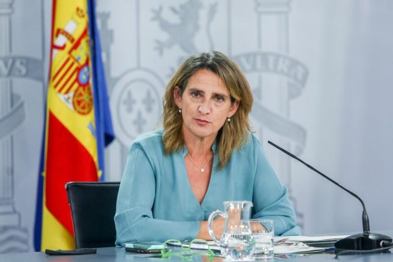Ribera estudiará la viabilidad del plan para la luz de Unidas Podemos