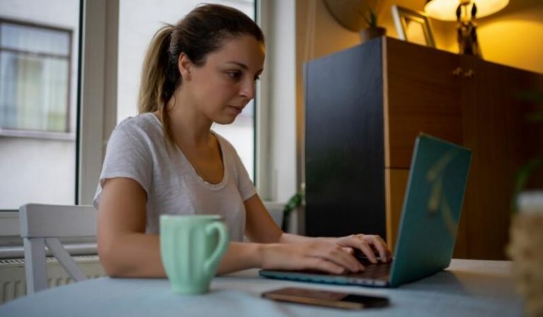 UGT insta a las empresas a asumir responsabilidades sobre la brecha digital de género