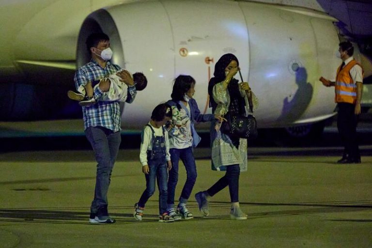 Cataluña reclama que el Gobierno «abra el contingente» de refugiados afganos