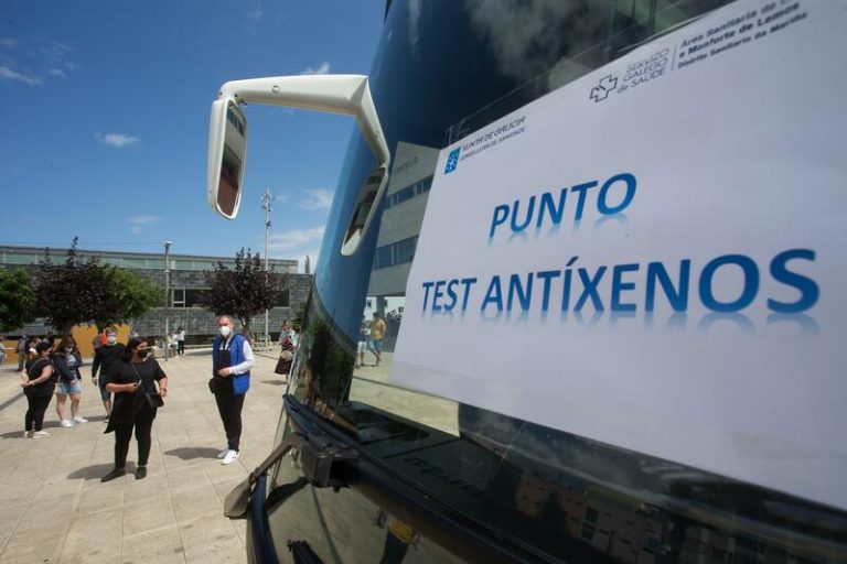 Galicia baja la cifra de contagios por COVID y desciende la presión hospitalaria