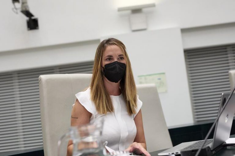 El PSOE acusa a Almeida de «comprar las almas» de los ediles escindidos de Más Madrid