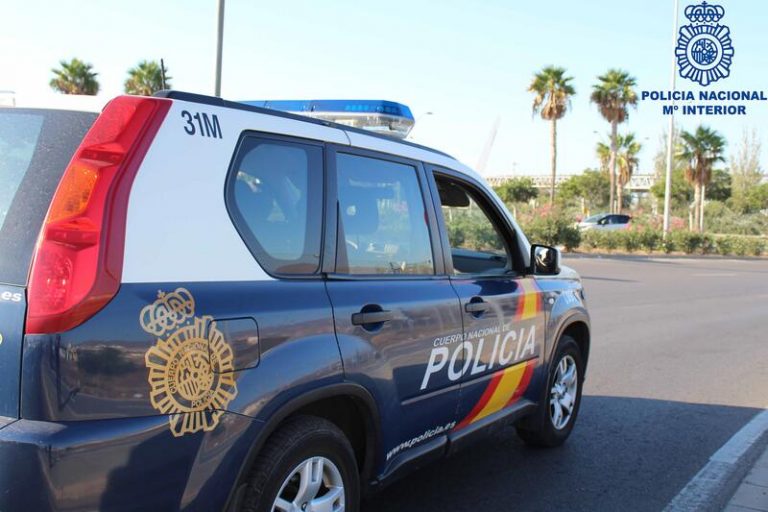 Dos detenidos en Motril acusados del traslado irregular de 7 inmigrantes en una patera