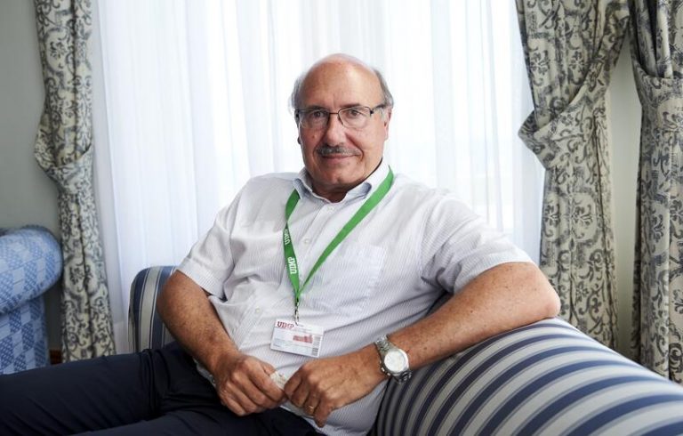 Rafael Rebolo: «La conversación con profesores es la mejor forma de despertar el interés de la ciencia en jóvenes»