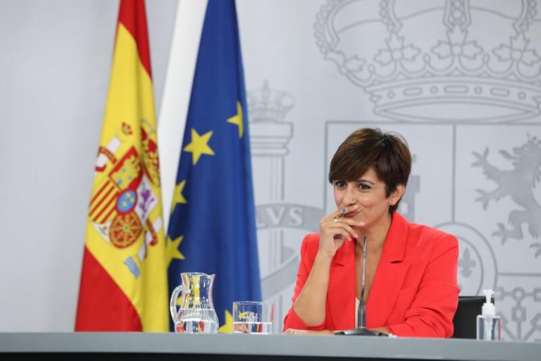 El Gobierno acusa a Murcia de dejación de funciones en el Mar Menor