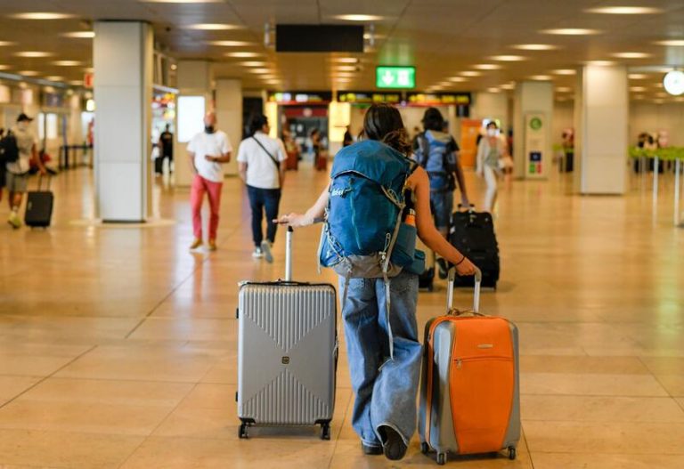 El 40% de los españoles ahorra durante el año de cara a las vacaciones