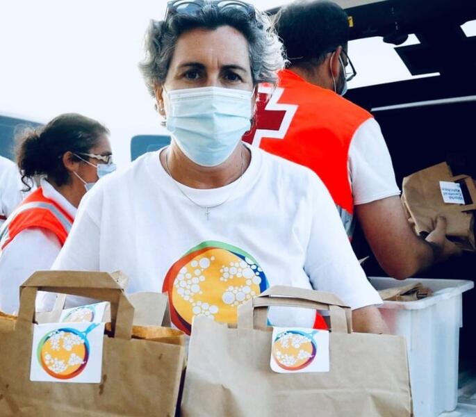 La chef Pepa Muñoz cocina para afectados por el fuego de Ávila