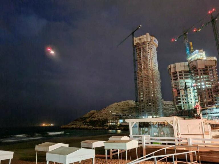 Detenidos 2 varones en Gibraltar en una actuación conjunta con la Guardia Civil por una narcolancha