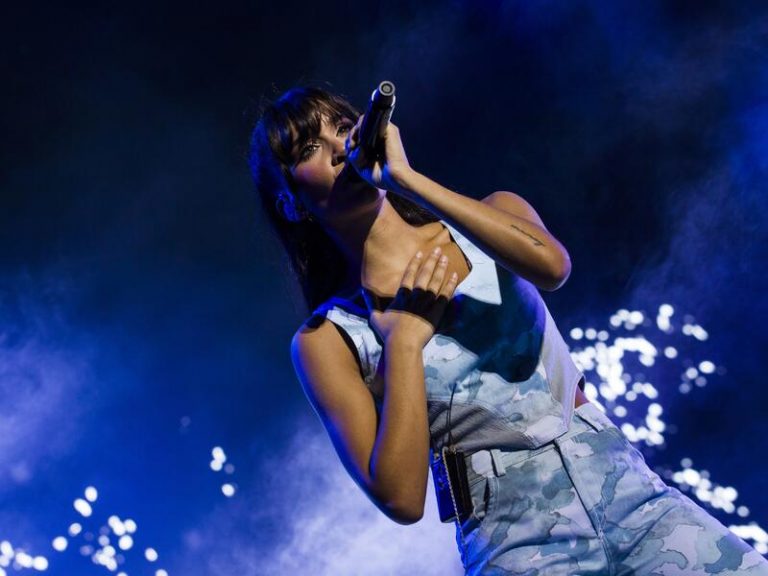 Aitana enamora a Starlite con el estreno de su nuevo tema, ‘Aunque no sea contigo’