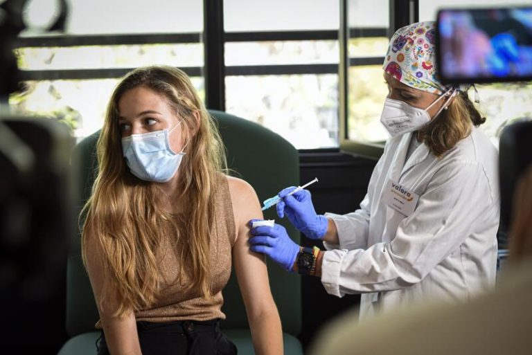 Un estudio del Consell revela el alto nivel de confianza de la población en la vacunación