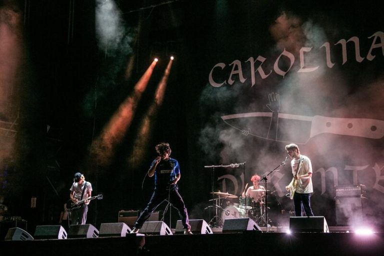 Carolina Durante da la sorpresa en el concierto ‘Algo inesperado’ de los Verano de la Villa