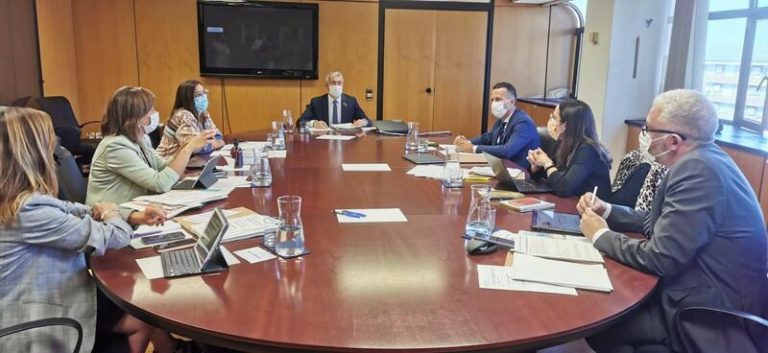 Cataluña apoya evitar cuarentenas a los alumnos de ESO ya vacunados