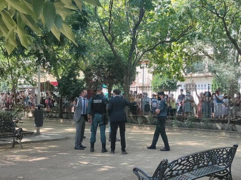 Sánchez visita Navalmoral de la Mata entre abucheos y vítores