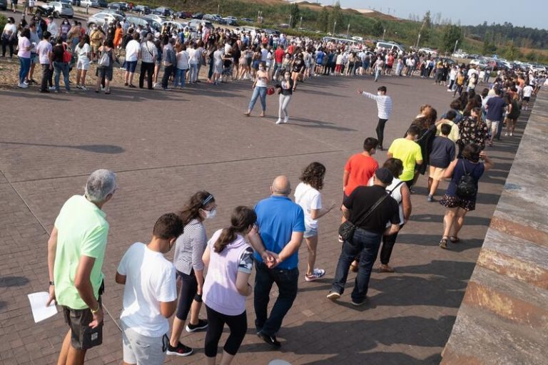 Más de 135.000 gallegos menores de 19 años cuentan con al menos una dosis de la vacuna
