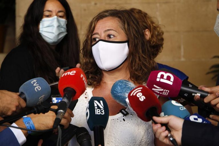 Armengol reclama al Gobierno una ley estatal tras el veto del TSJ al certificado Covid