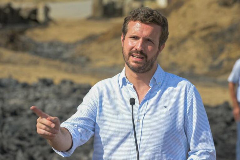 Casado exige más medios y menos «buenismo» frente a la «avalancha» de migrantes en Canarias