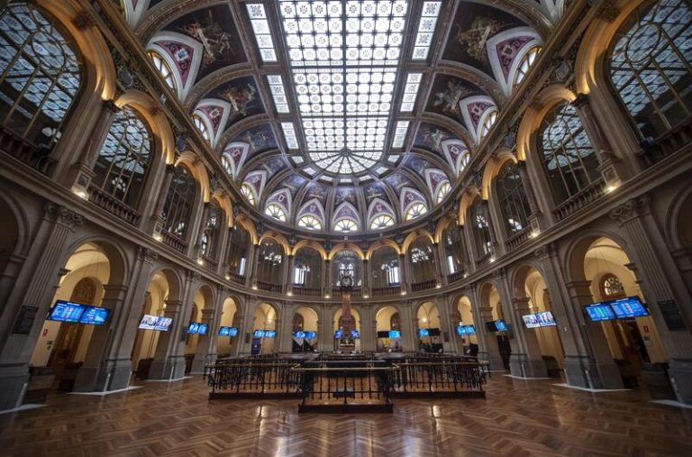 El Ibex 35% pierde los 8.900 puntos con un retroceso del 0,94% en la sesión