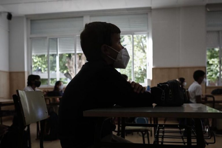 Los pediatras instan a reforzar las medidas en las escuelas por la alta incidencia