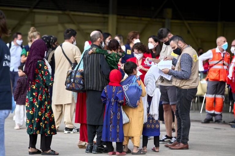 Cantabria recibe a 19 refugiados afganos, atendidos en Cruz Roja Torrelavega