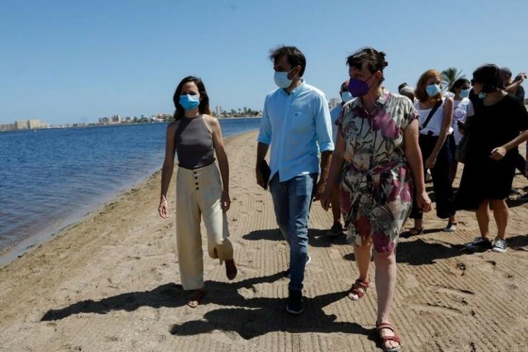 Belarra propone que los ‘agronegocios’ que han contaminado el Mar Menor compensen al comercio de Murcia