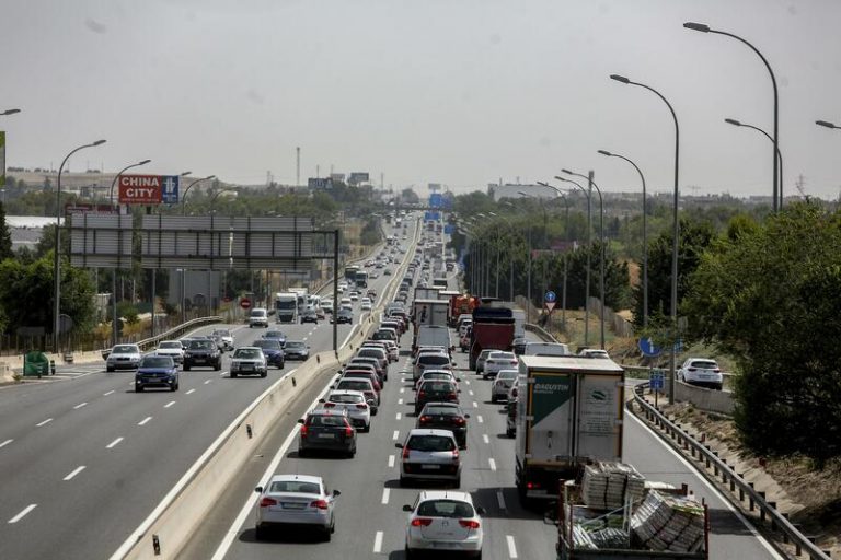 Complicaciones en Madrid, Valencia, Murcia, Granada y Málaga marcan el inicio de la ‘Operación Retorno’