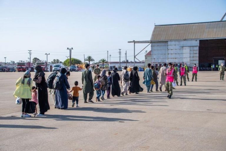 La base de Rota recibe a 800 evacuados afganos con la llegada de 2 aviones de EEUU