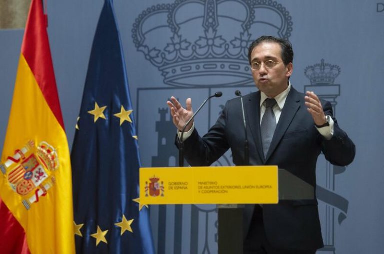 Albares pide reflexionar sobre «contactos operativos» con los talibán