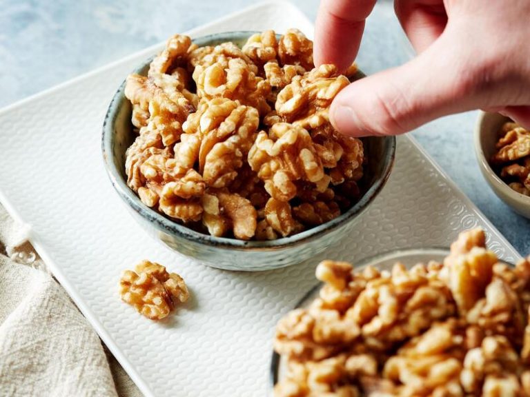 Hallan una conexión entre el consumo habitual de nueces y una mayor longevidad
