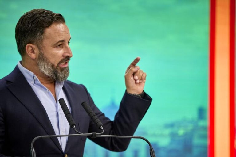 Abascal avisa a Casado de que no puede contar con un apoyo incondicional de Vox