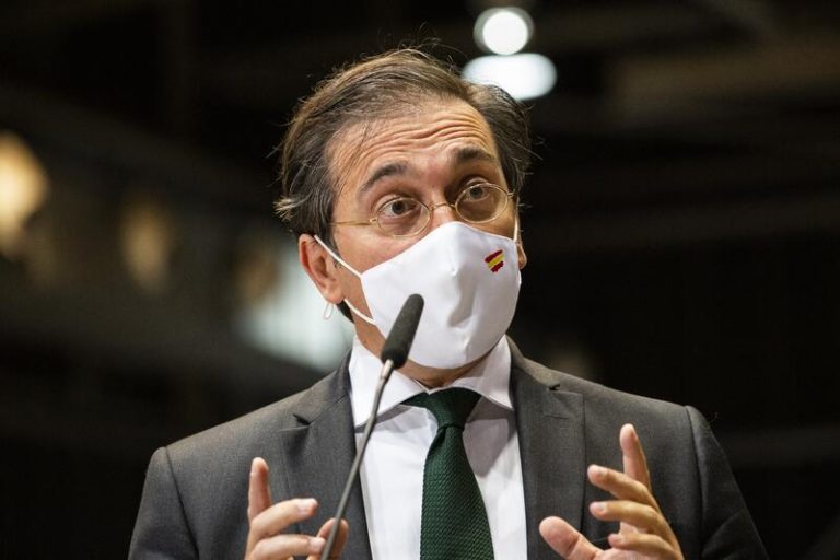 Albares asegura que el Gobierno «no se plantea reconocer» al régimen talibán