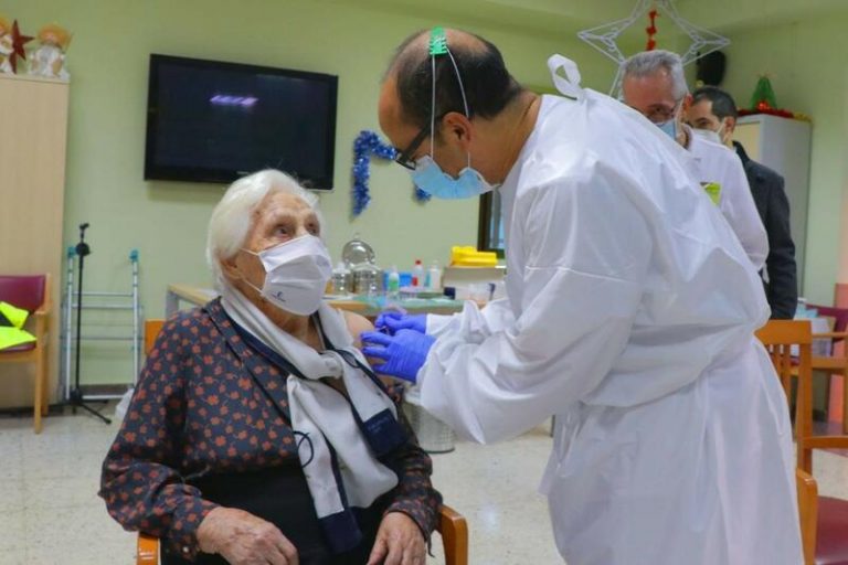 Bajan hospitalizados y positivos en Castilla-La Mancha pero suben los fallecidos