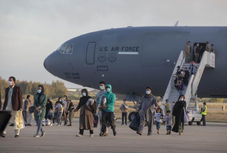 Estados Unidos trasladará a 350 colaboradores afganos desde Rota a su Base Militar de Virginia