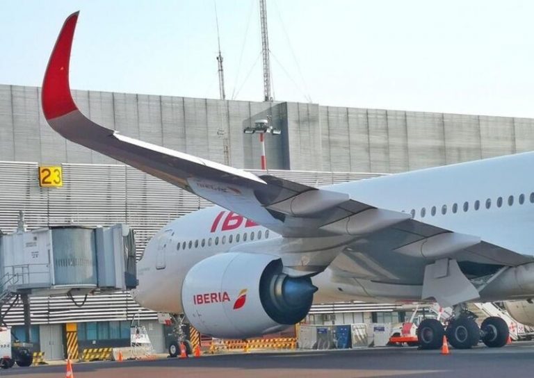 Iberia ofrecerá dos vuelos diarios con México a partir del mes de septiembre
