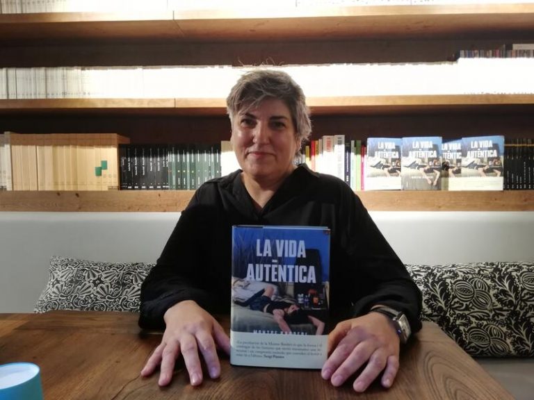 La escritora Montse Barderi indaga en el paso del tiempo y en la soledad en ‘La vida autèntica’