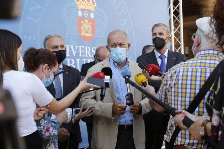Castilla y León reitera que tiene «ganas» de anunciar el fin de las restricciones
