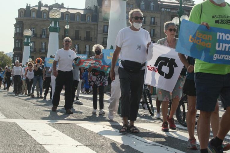 La AVT rechaza los acercamientos de etarras