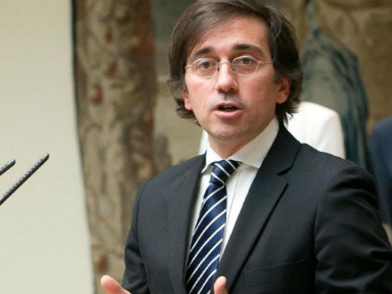 Albares responde a Reino Unido que España es un «país seguro» para viajar