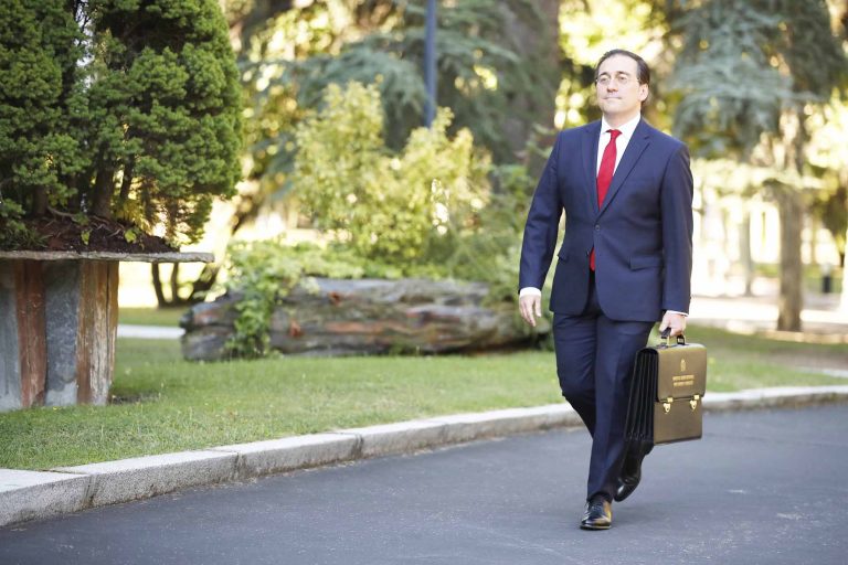 Albares visita la nueva sede de Exteriores, que espera reestrenar «próximamente»