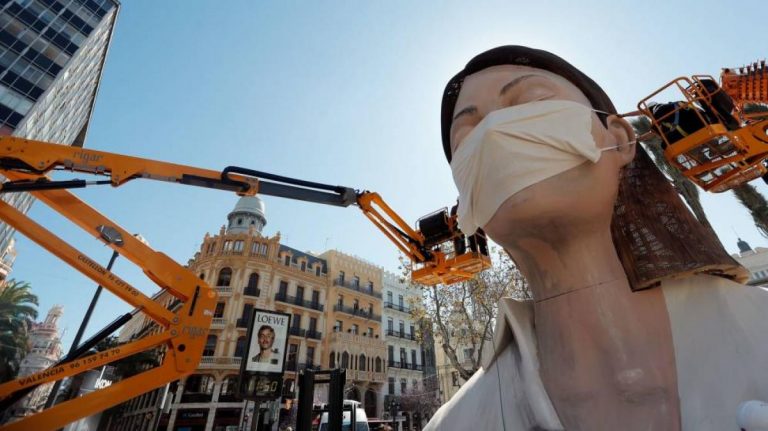Alzira propone atrasar sus Fallas al puente del 9 d’Octubre