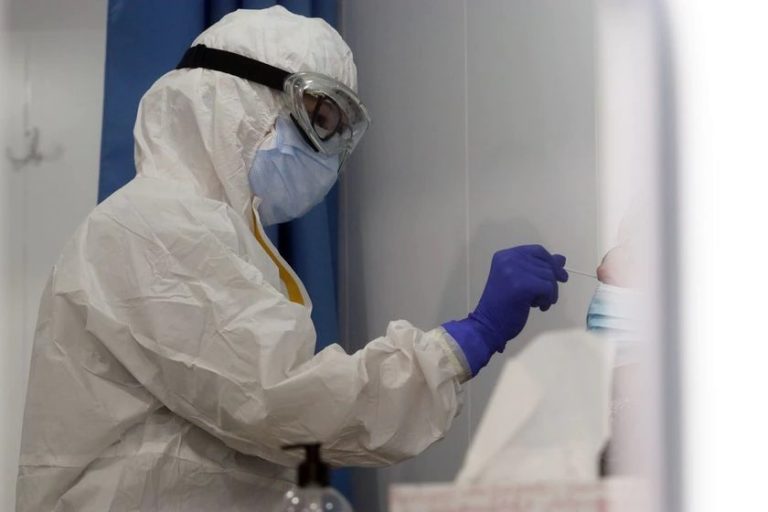Andalucía suma 28 muertos, 3.418 casos y baja tasa por séptimo día hasta 563